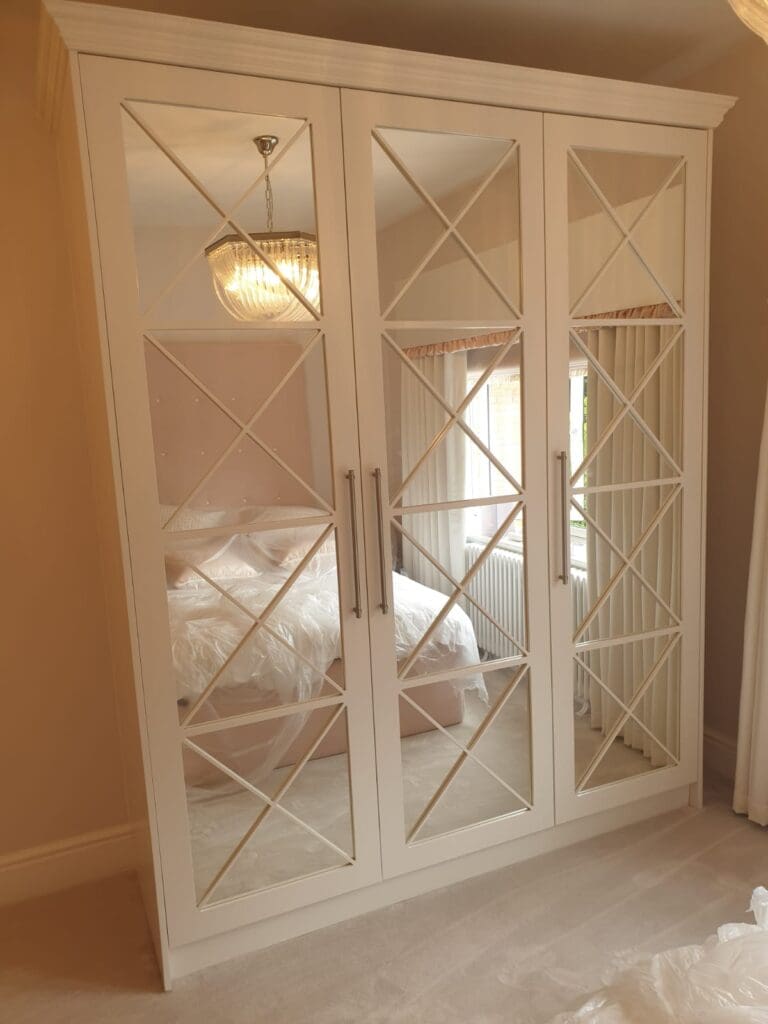 Mirrored fitted wardrobe